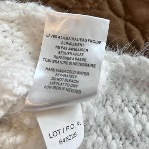 Beautiful Tribal Ivory Sweater - Picture 4 of 11